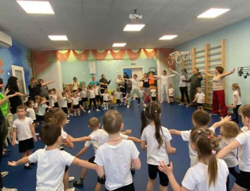 Утро со спортивно-танцевальной зарядки в детском саду «Лазурный»